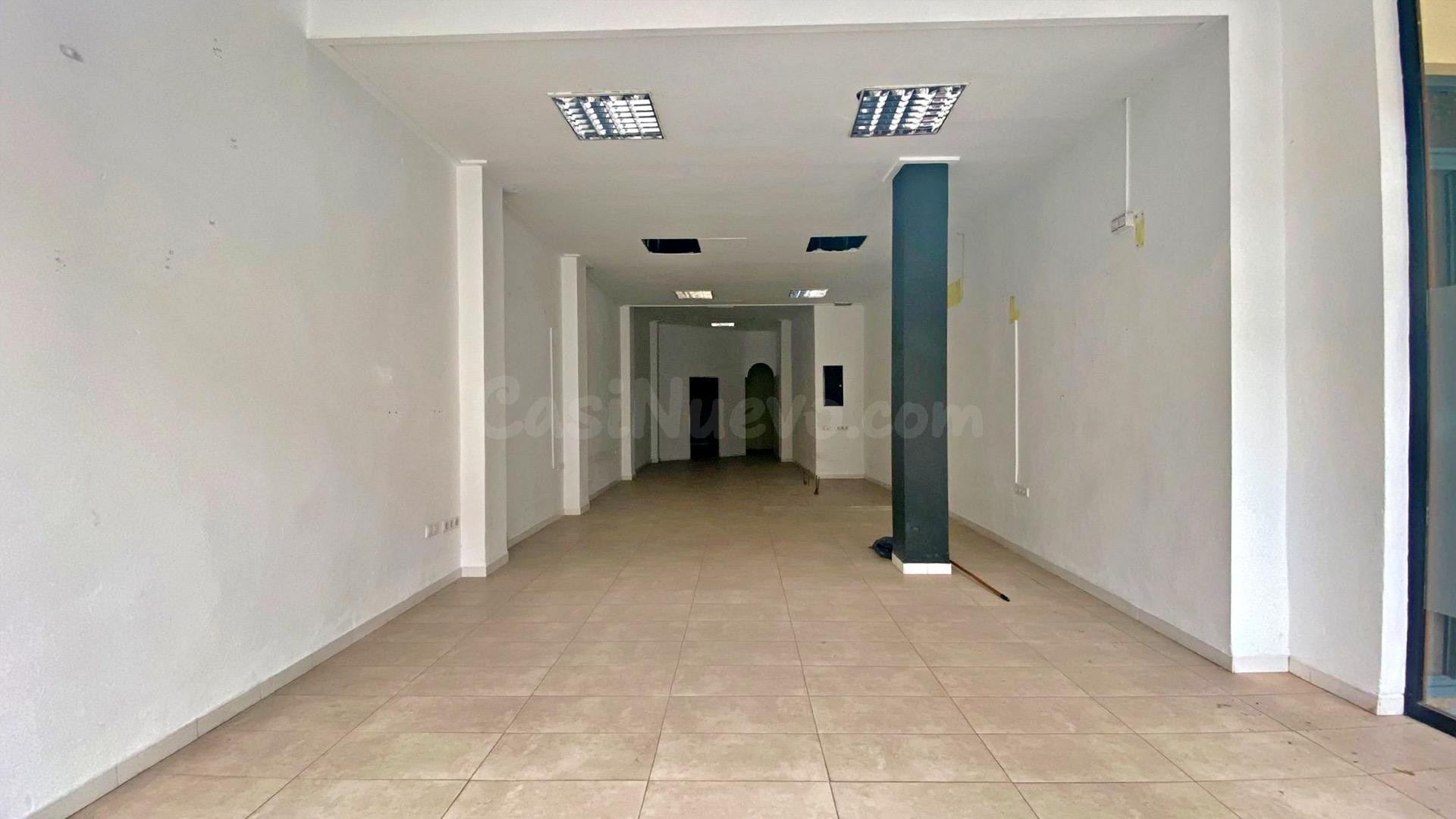 LOCAL CENTRICO Y CON POSIBILIDAD DE CAMBIO DE USO A VIVIENDA - foto 2