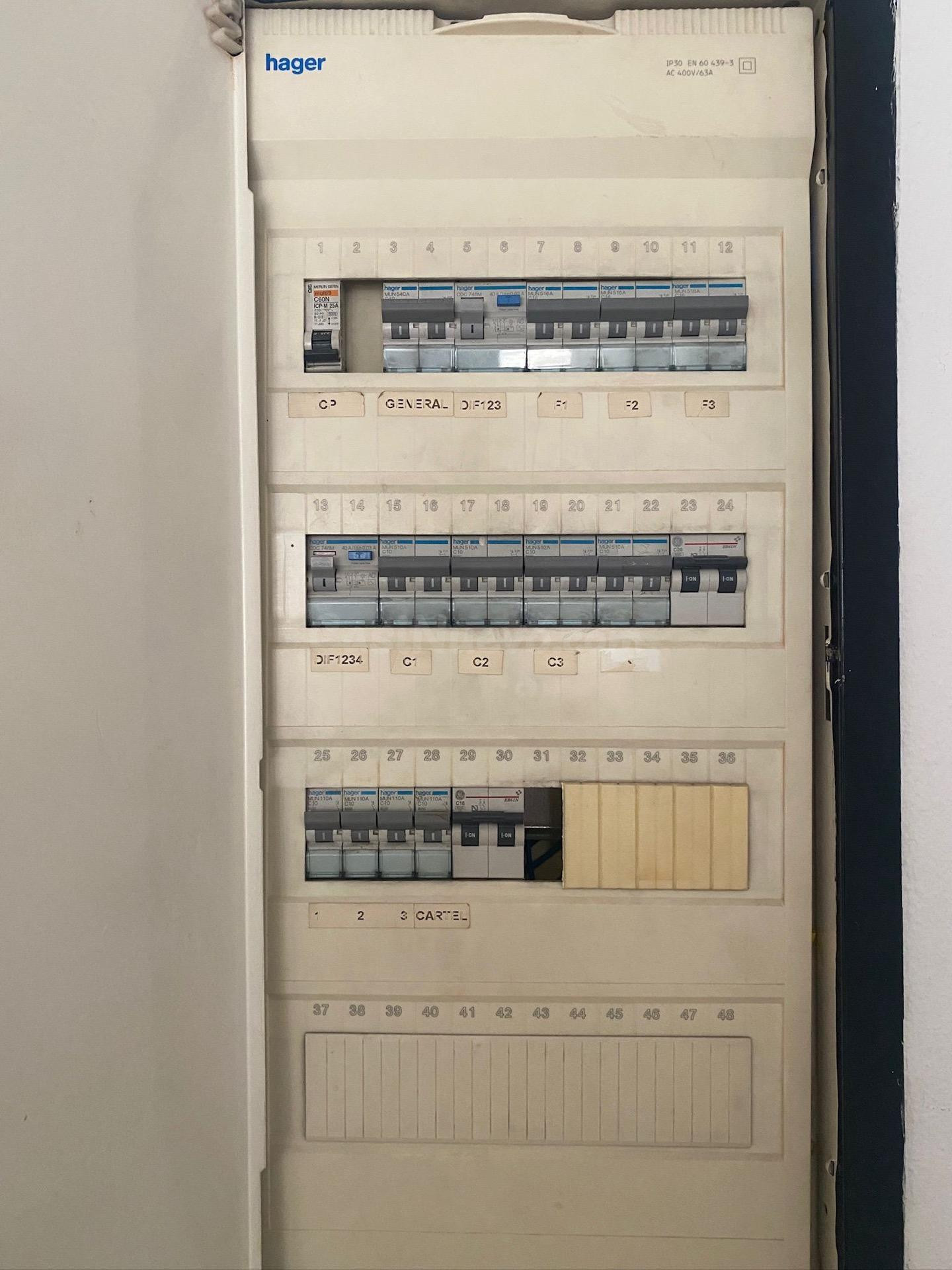 LOCAL CENTRICO Y CON POSIBILIDAD DE CAMBIO DE USO A VIVIENDA - foto 3