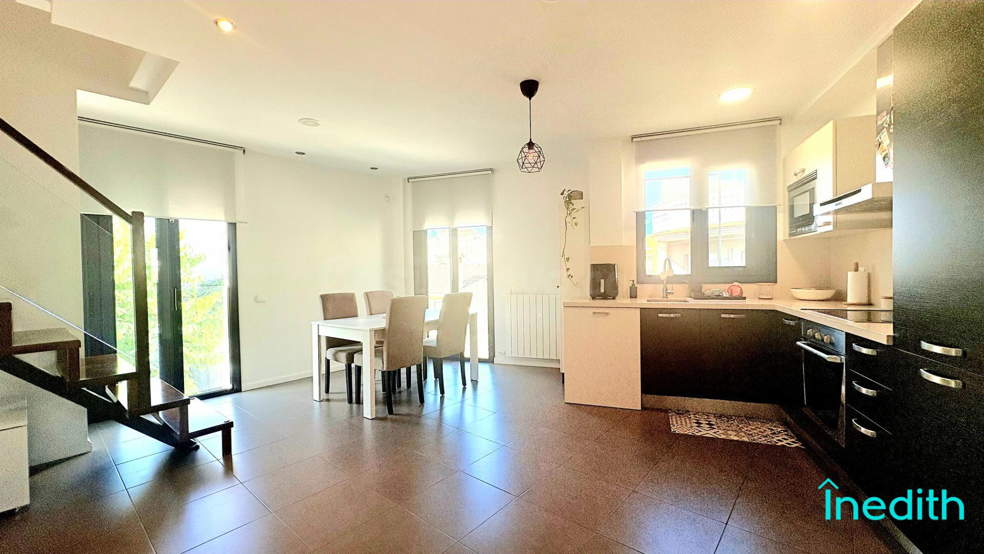Bonito piso Dúplex amueblado con terraza y parking . - foto 3