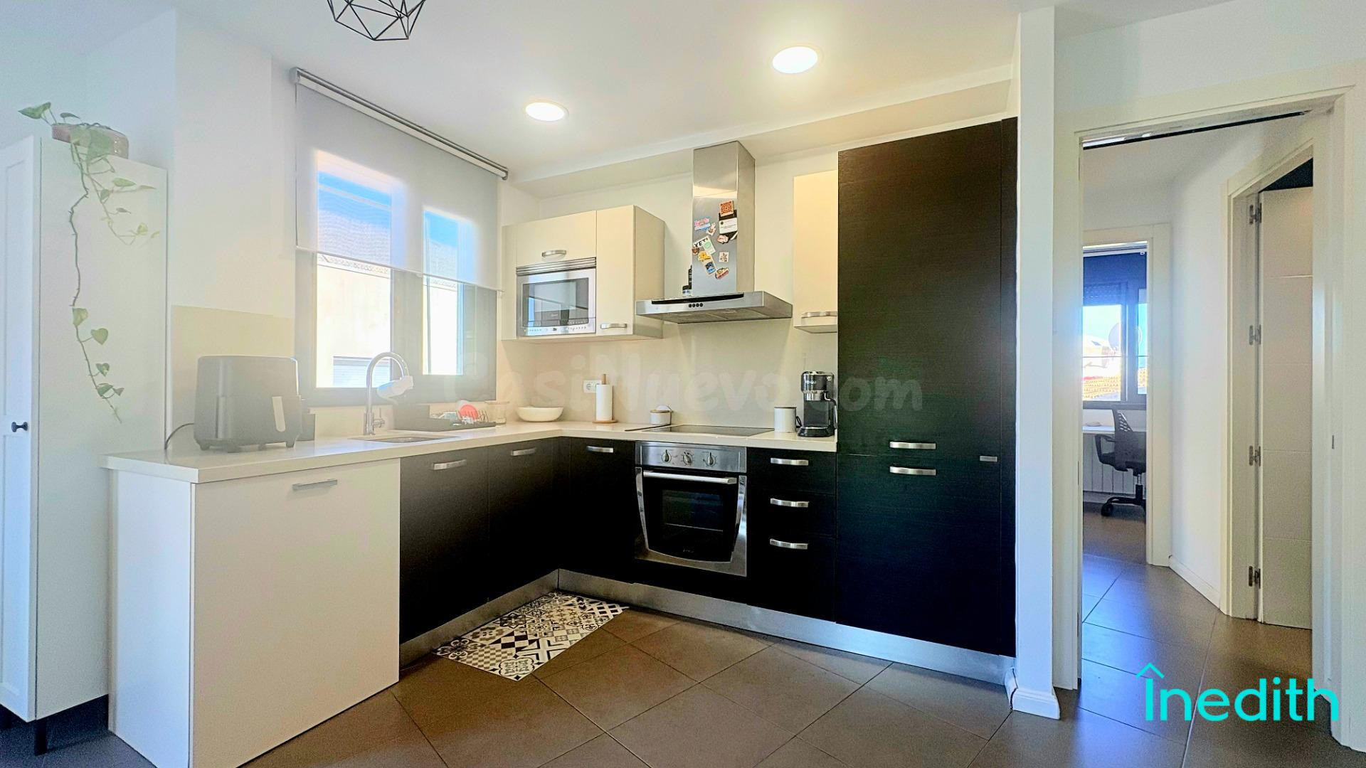 Bonito piso Dúplex amueblado con terraza y parking . - foto 4