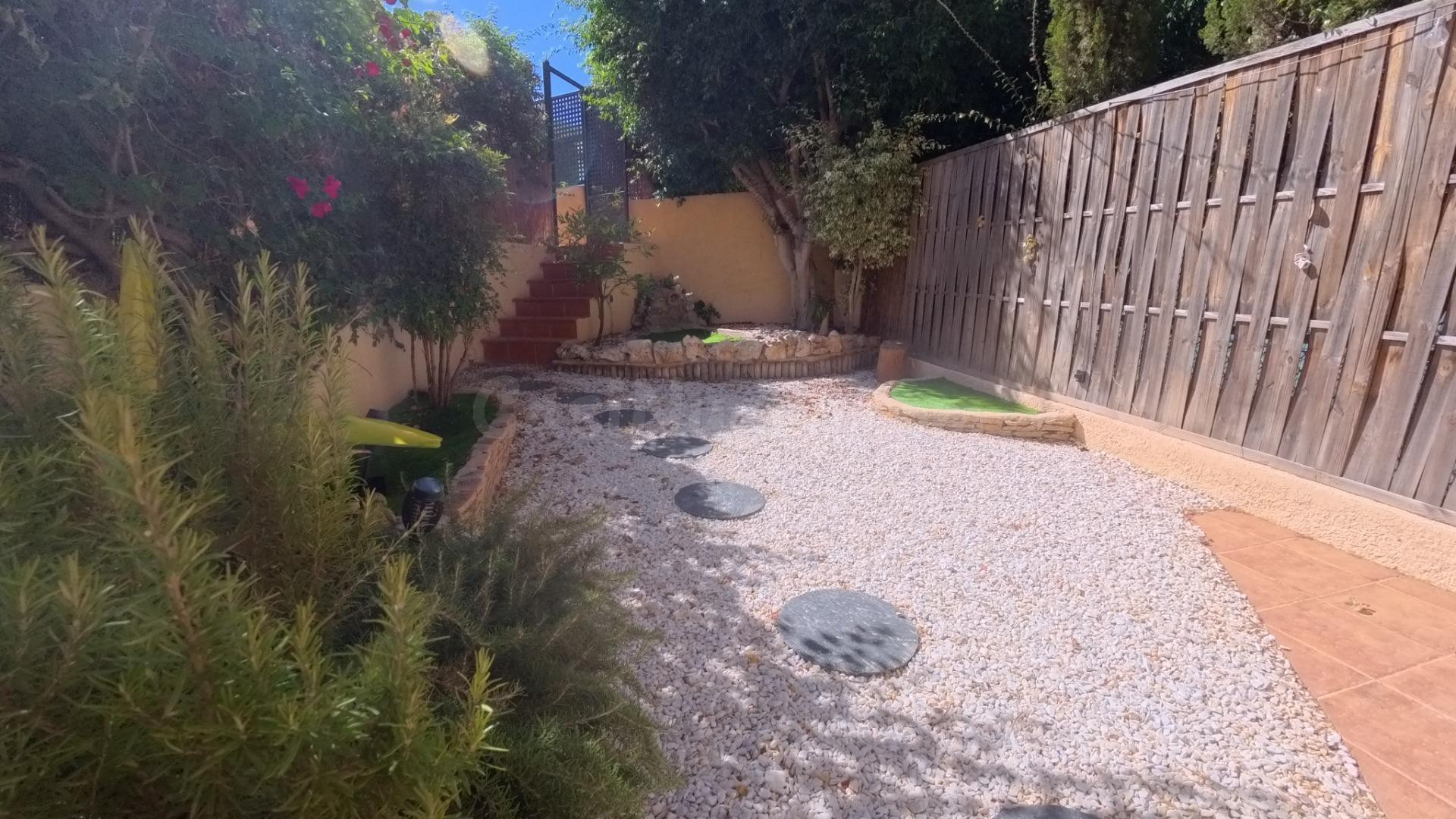 Adosado duplex de 2 dormitorios con piscina y plaza de garaj - foto 2