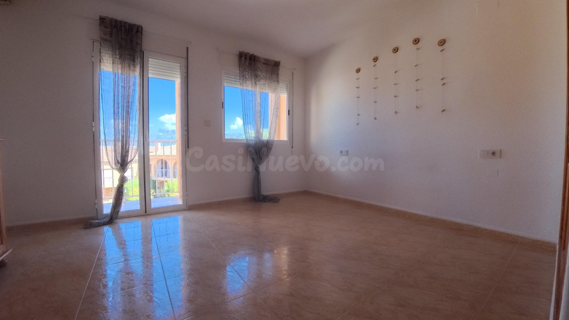 Adosado duplex de 2 dormitorios con piscina y plaza de garaj - foto 3