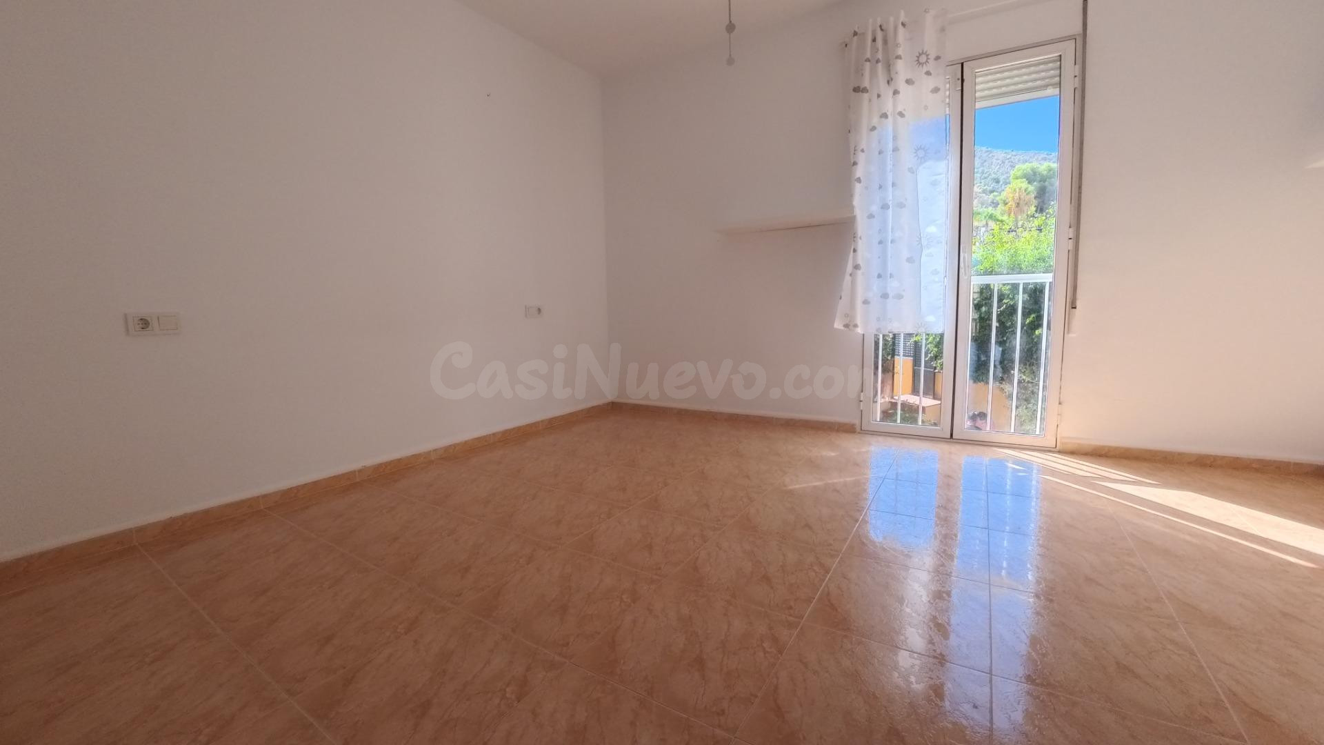 Adosado duplex de 2 dormitorios con piscina y plaza de garaj - foto 5