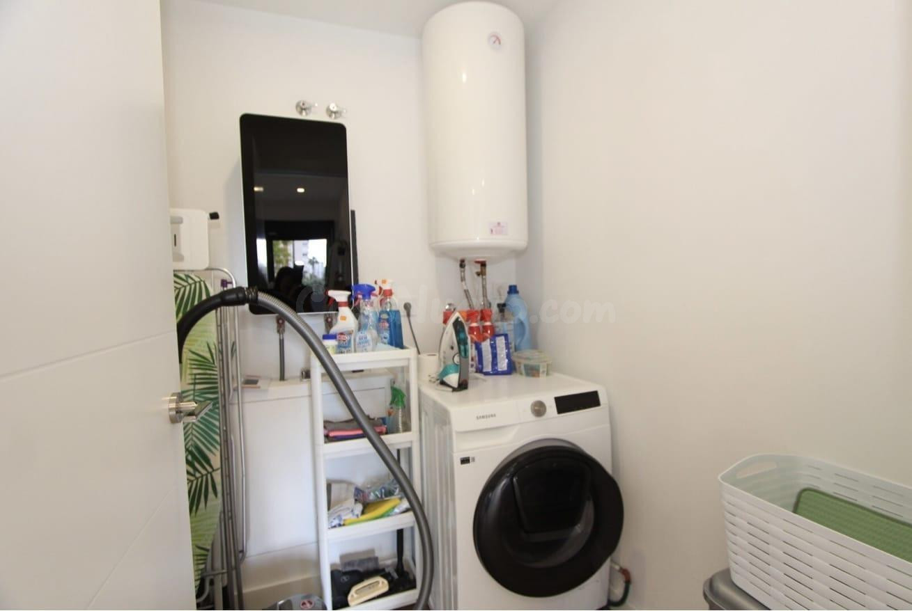 SE VENDE ADOSADO EN PLAYA DE PONIENTE BENIDORM - foto 5