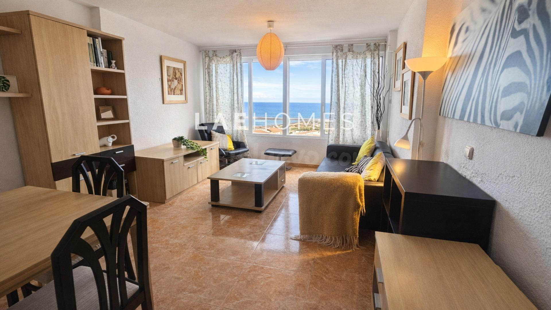 Piso en venta con vistas al mar - foto 2