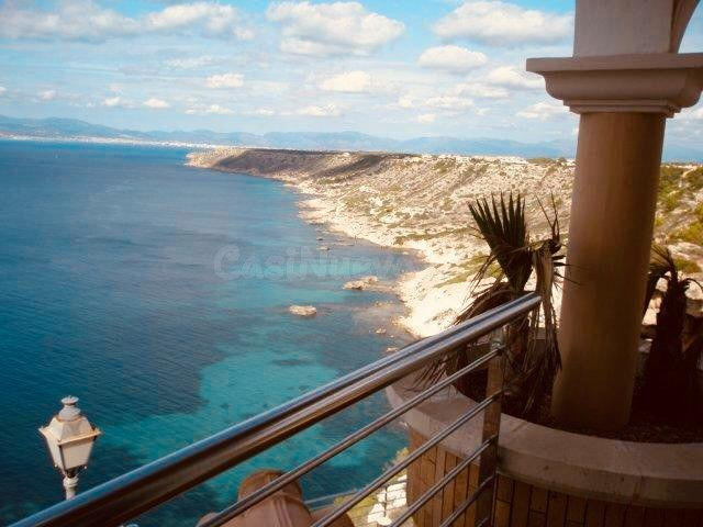 Espectacular Villa de Lujo en Badia Blava con Piscina Privad - foto 5