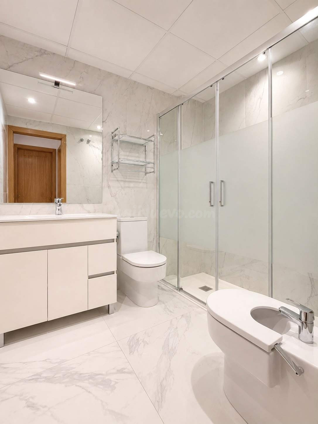 Elegante vivienda en esquina con garaje OPCIONAL en pleno centro de Alicante (Castaños / Santa Bárbara). - foto 4