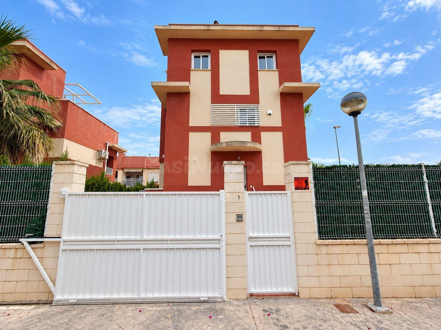 VILLA INDEPENDIENTE CON PISCINA PRIVADA EN LOMAS DE CABO ROI