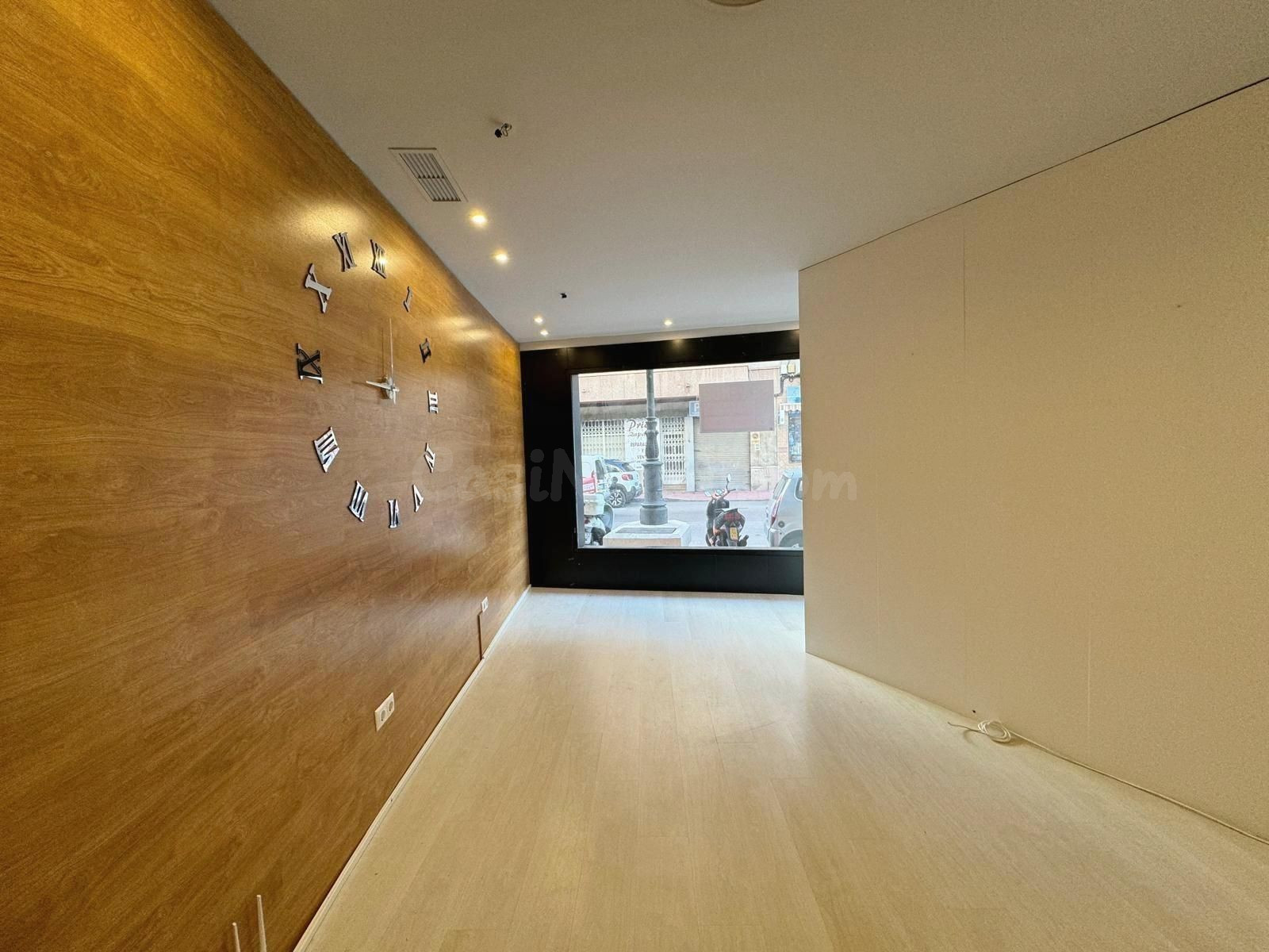 Negocio 117m² en venta - Pueblo - foto 2