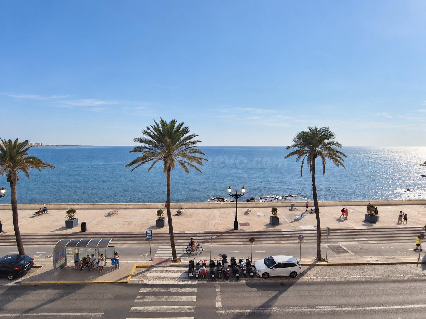 PISO A 100 METROS DE LA PLAYA – CÁDIZ ️