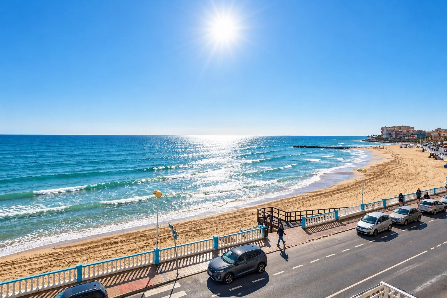 Apartamento en primera línea con vistas frontales al mar en  - foto 2