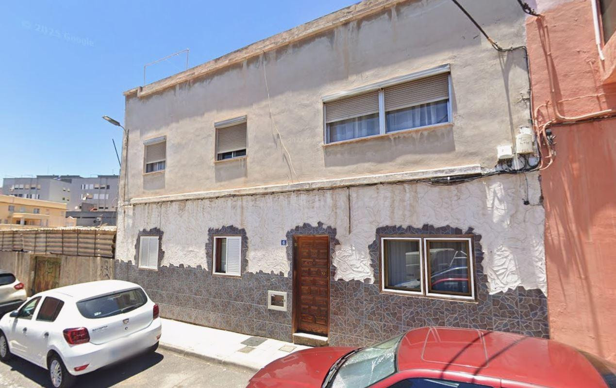 SE VENDE CASA ADOSADA OKUPADA SITUADA EN Calle Angeles Nº 6 San Cristóbal de La Laguna (Santa Cruz de Tenerife)