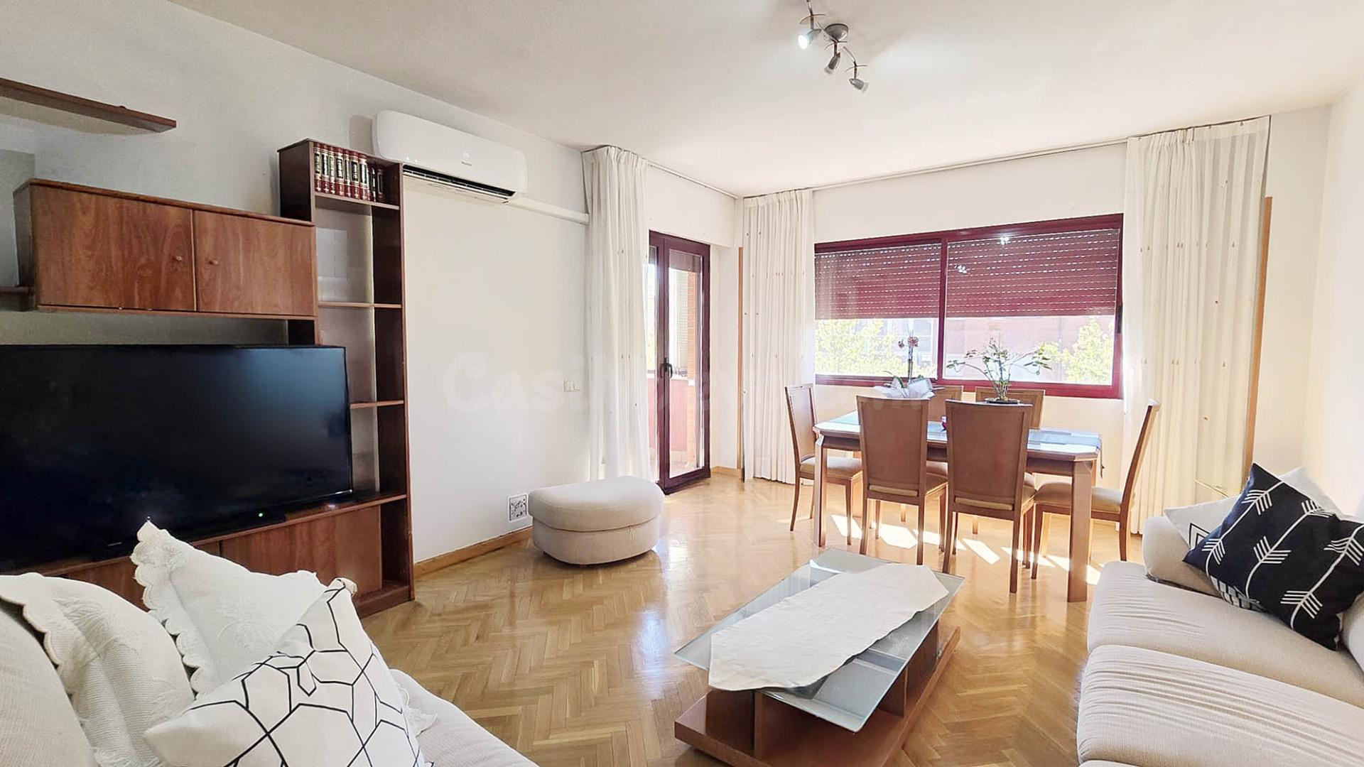 EN VENTA PISO CON TERRAZA ACRISTALADA, PLAZA DE GARAJE Y TRA - foto 2