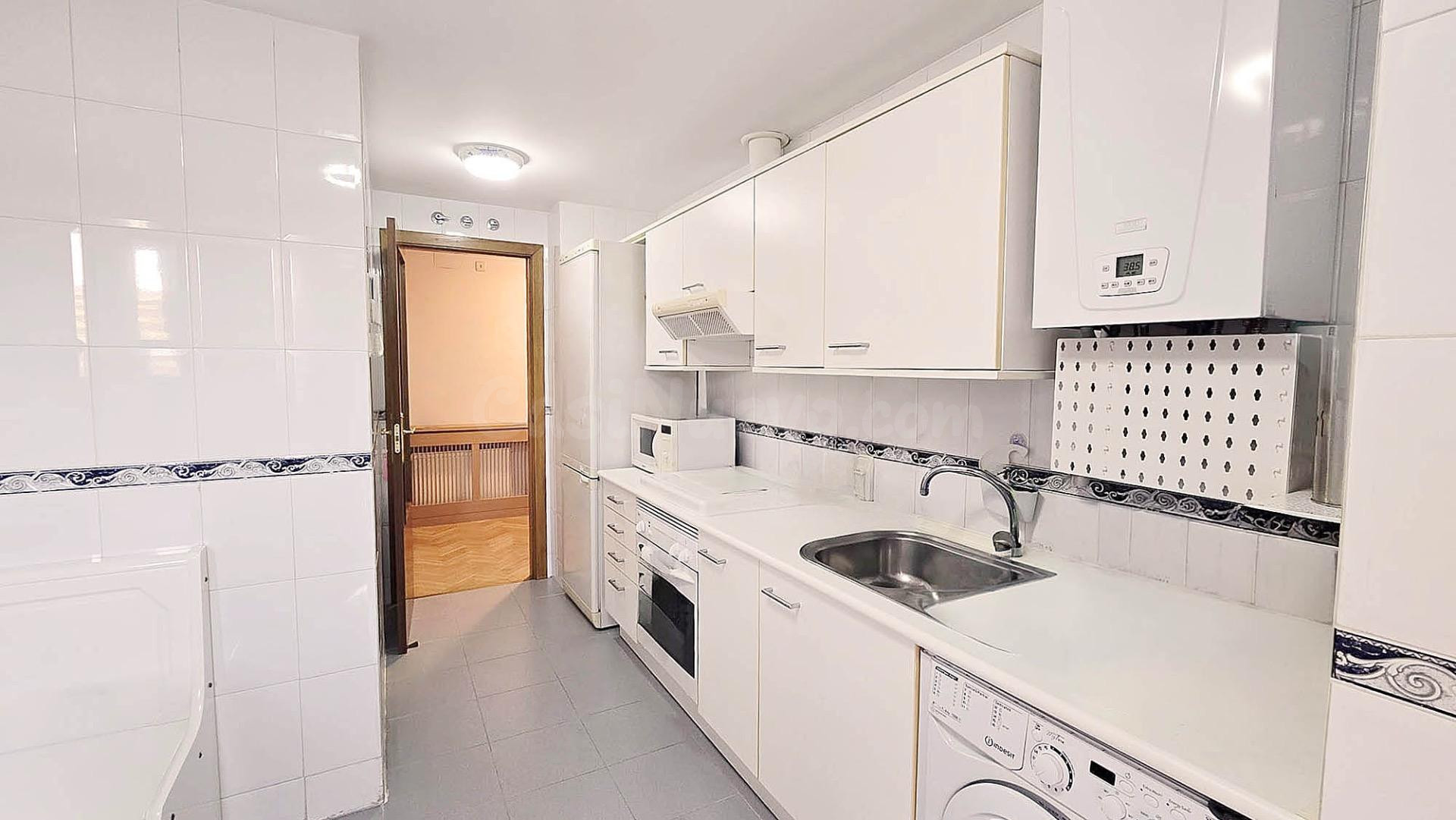 EN VENTA PISO CON TERRAZA ACRISTALADA, PLAZA DE GARAJE Y TRA - foto 5