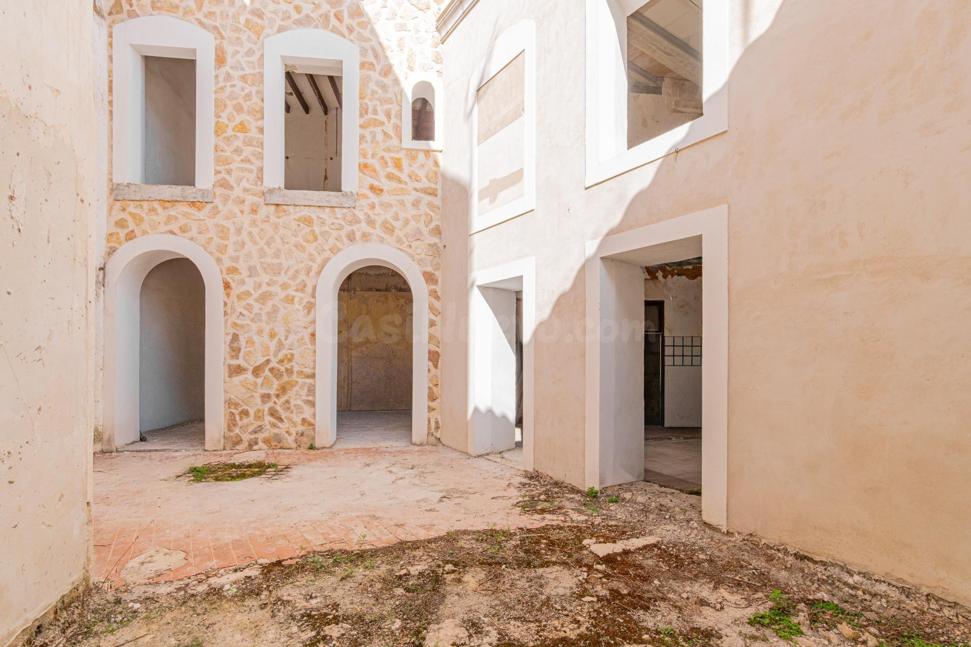 Se vende casa para reformar en el centro de Felanitx - foto 2