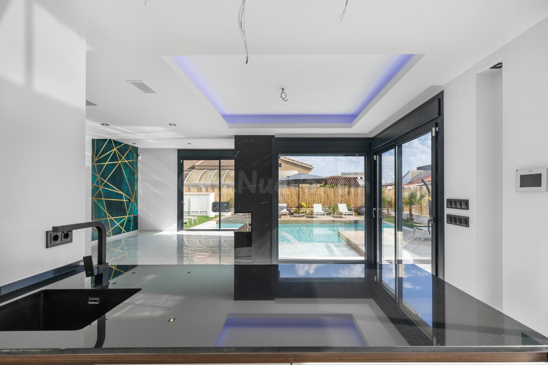 VILLA DE 3 DORMITORIOS Y 3 BAÑOS EN TORREVIEJA (ZONA TORRETA - foto 4