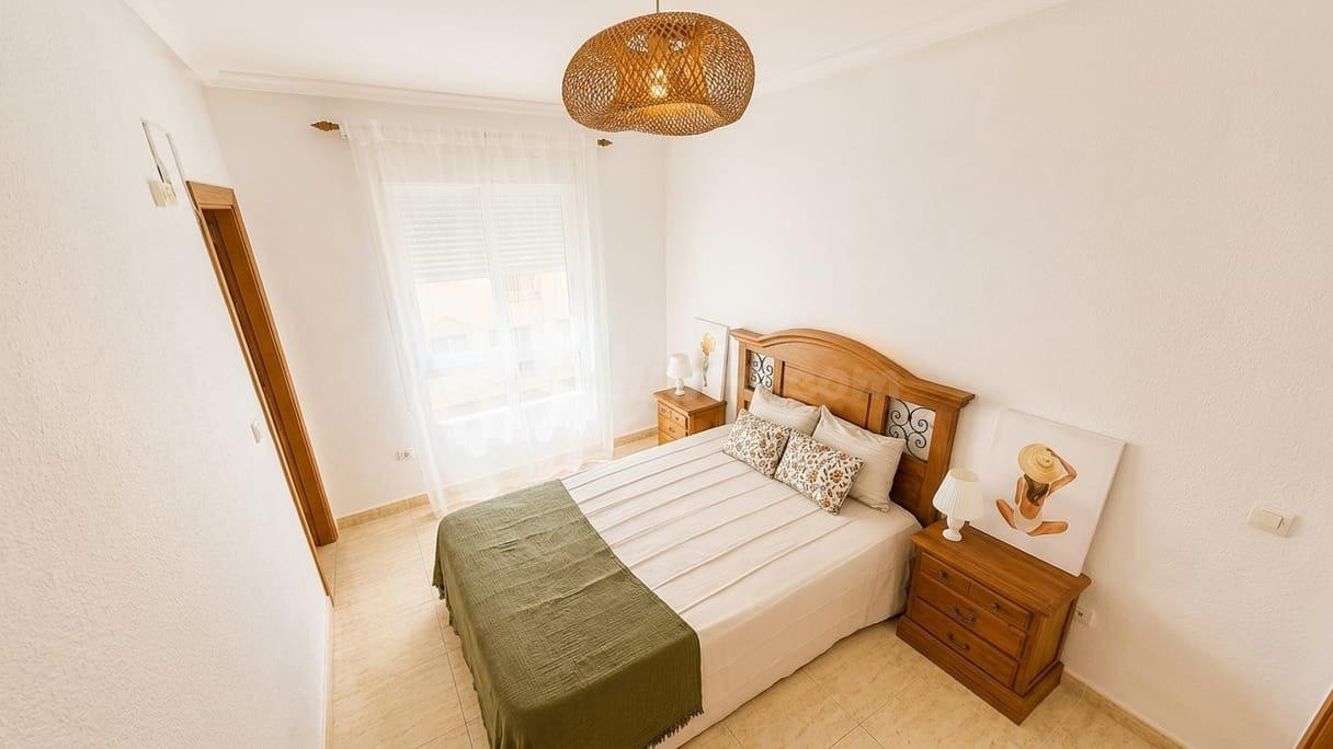 Piso de 3 dormitorios, 2 baños y orientación sur junto al Co - foto 3