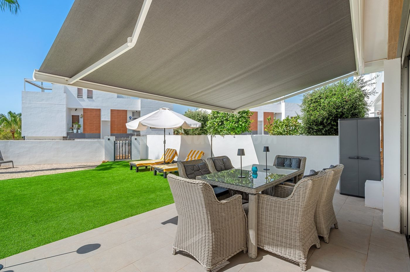VILLA DE 3 DORMITORIOS Y 2 BAÑOS EN VILLAMARTIN (ORIHUELA CO - foto 2