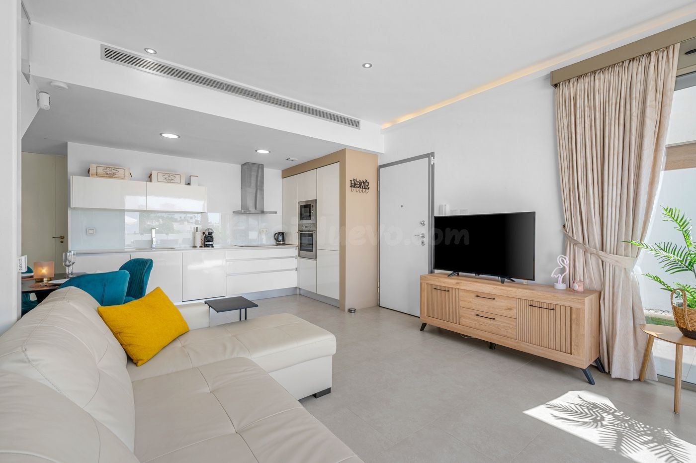 VILLA DE 3 DORMITORIOS Y 2 BAÑOS EN VILLAMARTIN (ORIHUELA CO - foto 3