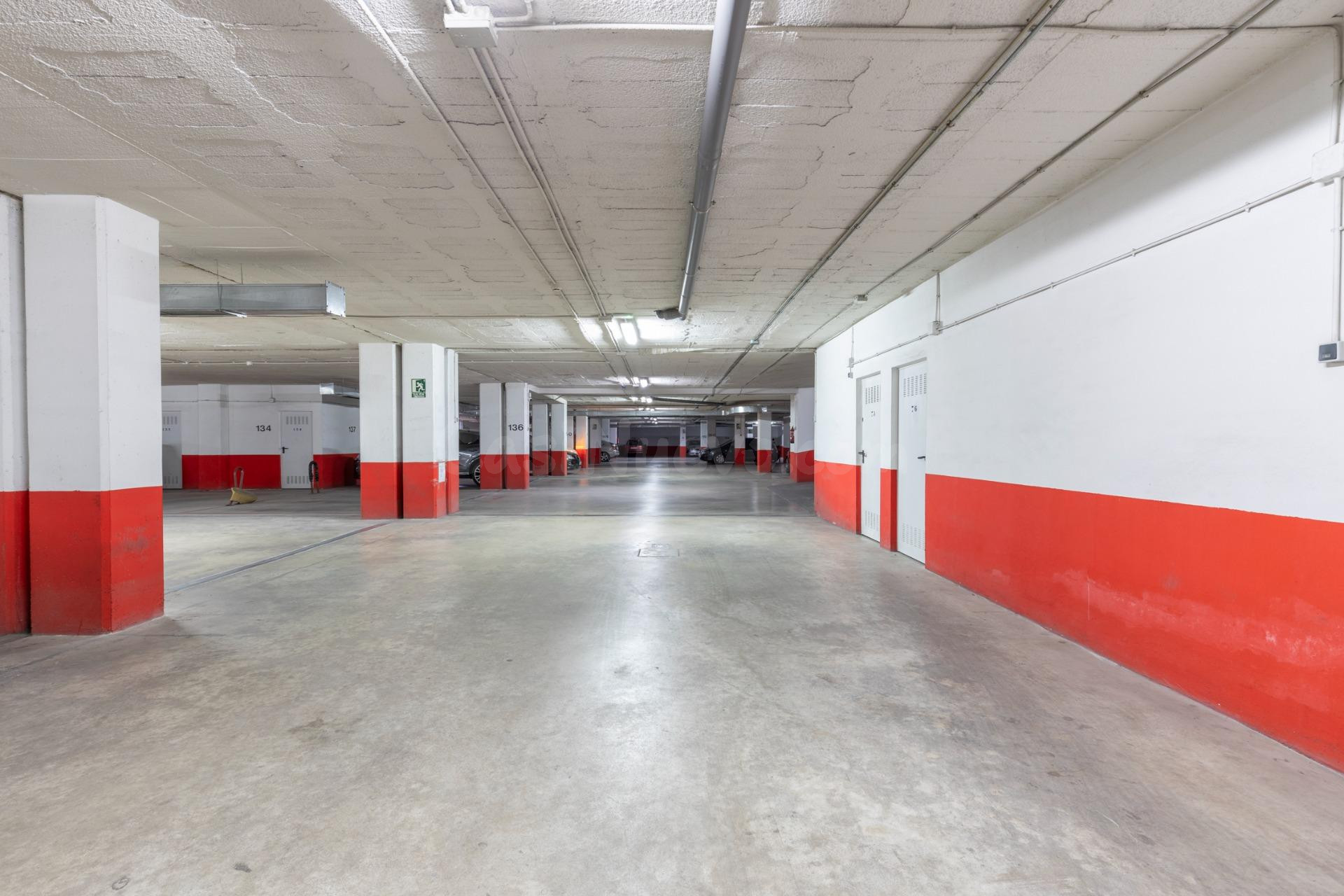 Plaza de garaje en urbanización privada pts