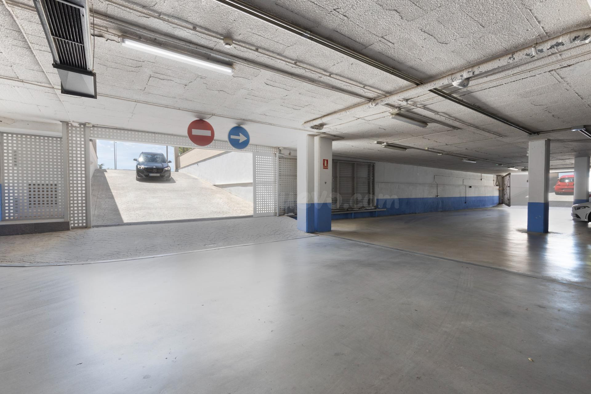 Plaza de garaje en urbanización privada pts - foto 4
