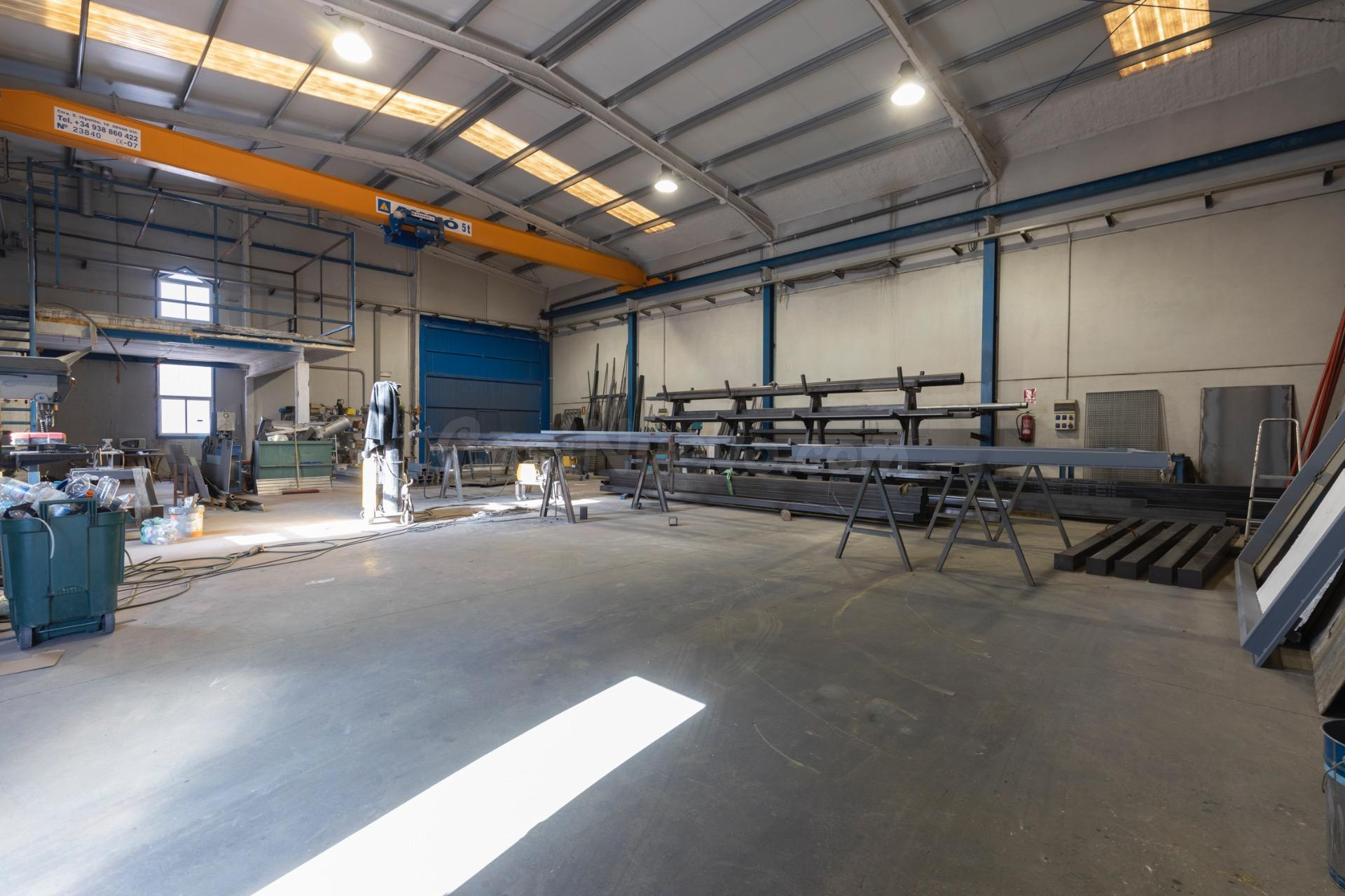 ¡Oportunidad única en Cijuela! Nave industrial lista para em - foto 2