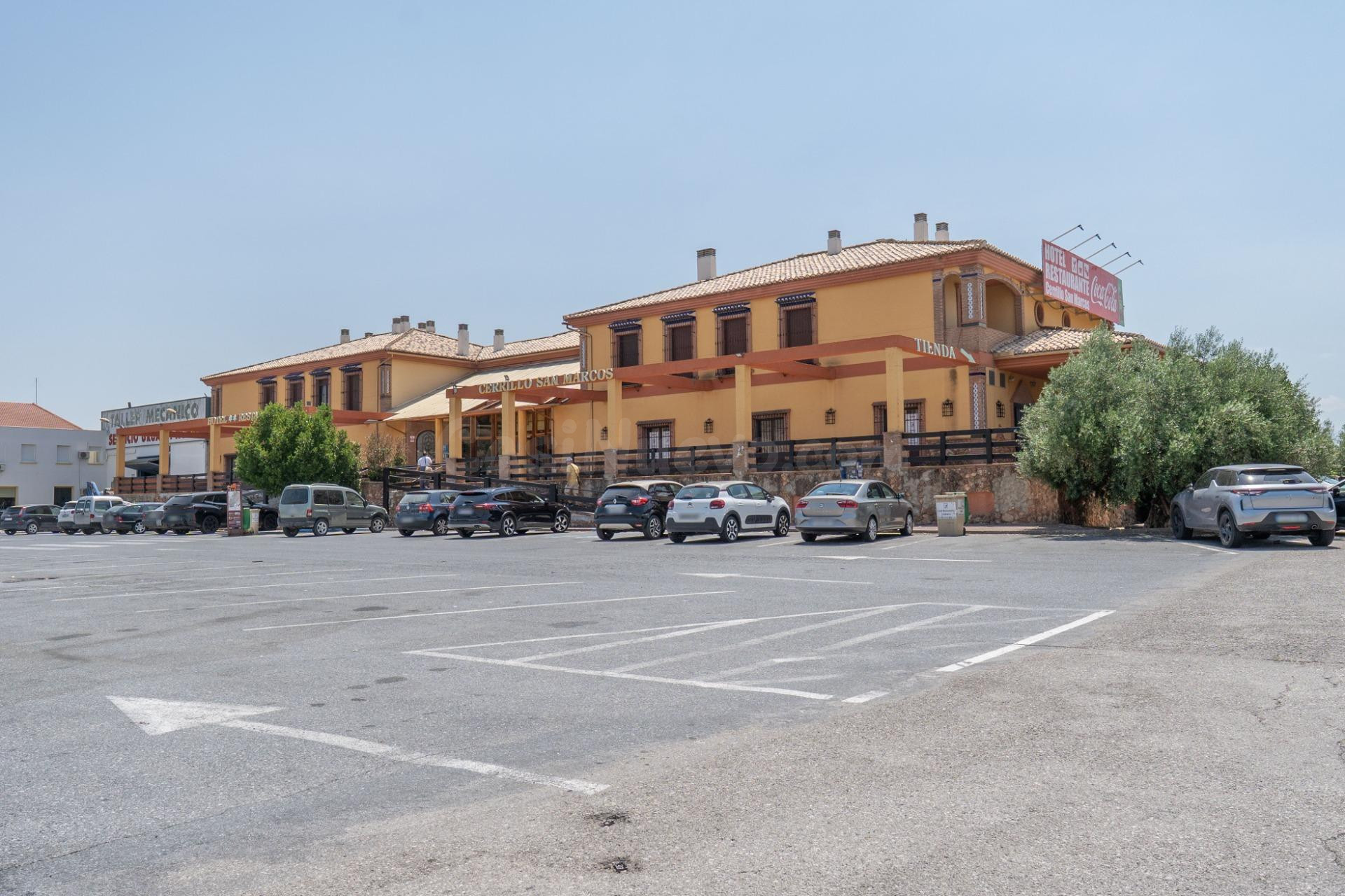 Venta del HOTEL-RESTAURANTE CERRILLO DE SAN MARCOS - Complejo hostelero en pleno funcionamiento (DIEZMA - GRANADA)