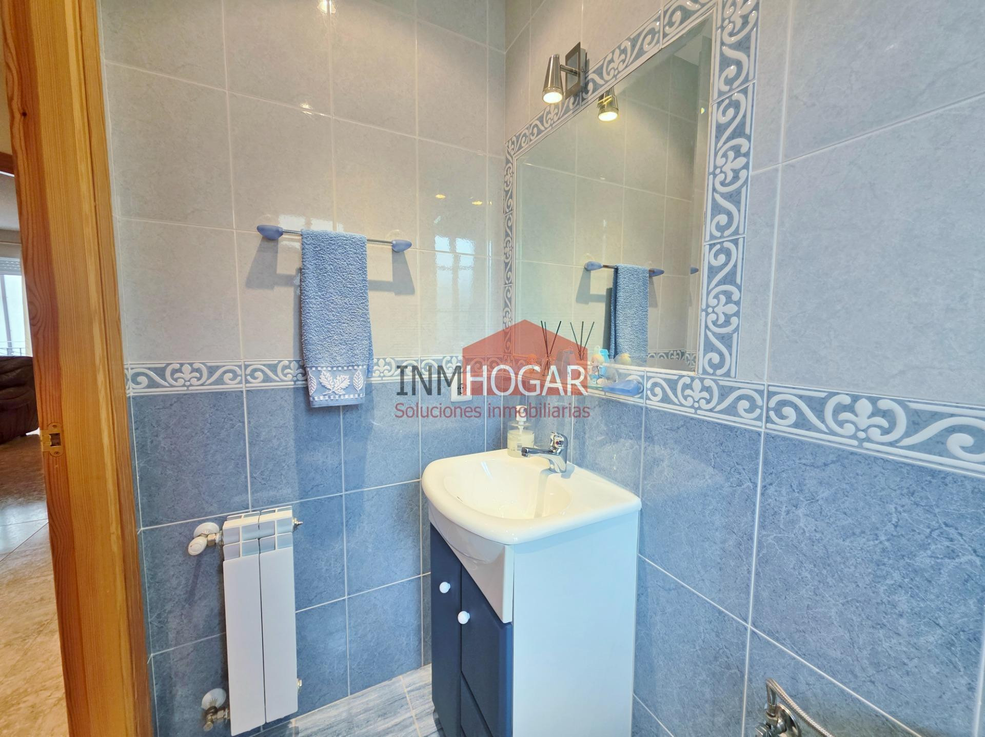 Chalet adosado en Navaluenga - foto 4