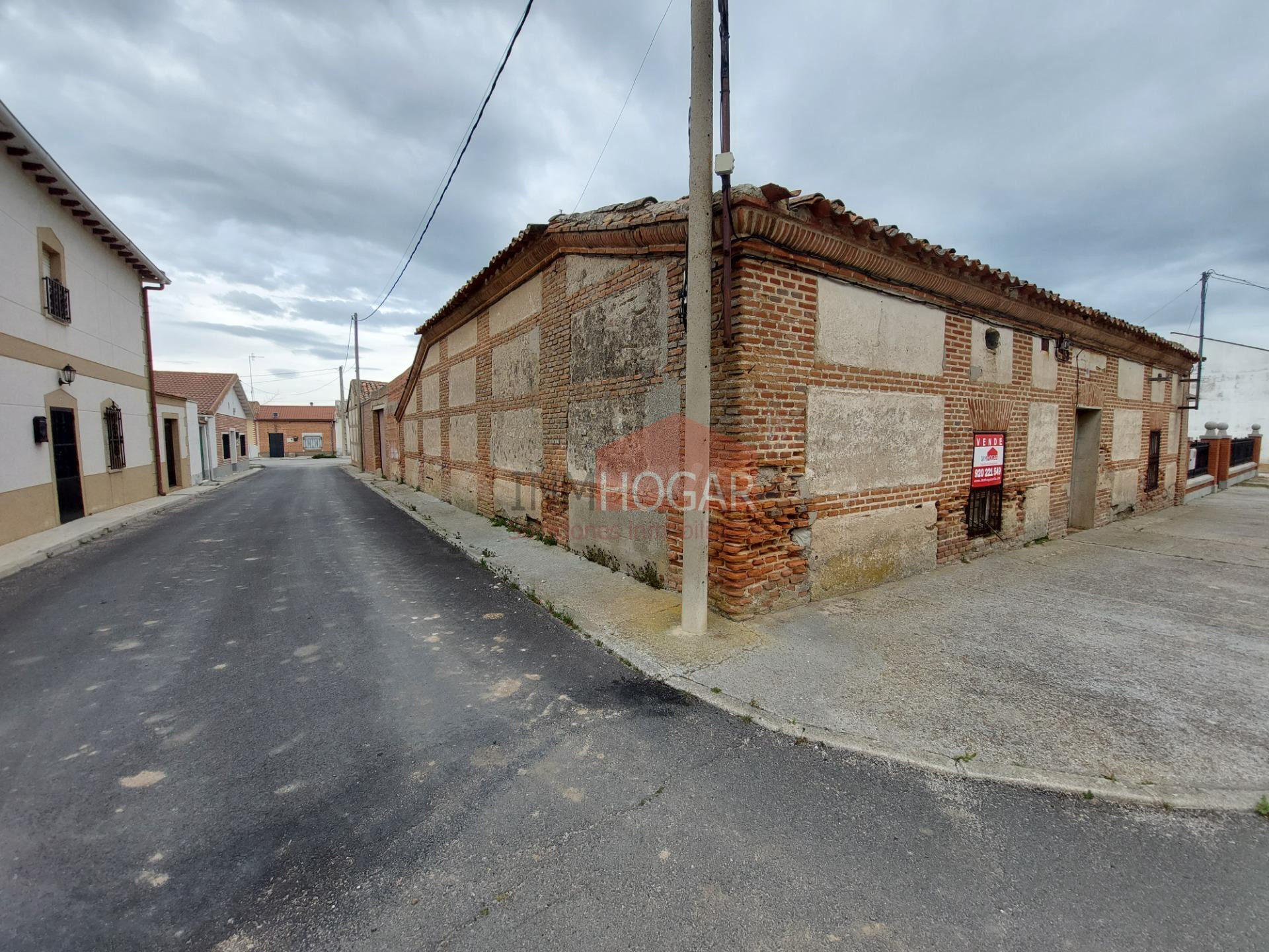 GRAN OPORTUNIDAD: Casa de Pueblo con 470 m2 de Potencial en  - foto 2