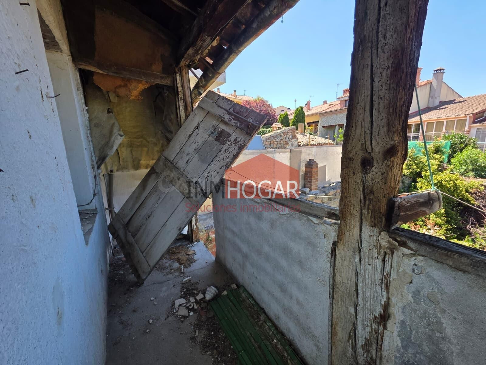 Casa de dos plantas para reforma integral en Calle Vallespín - foto 4