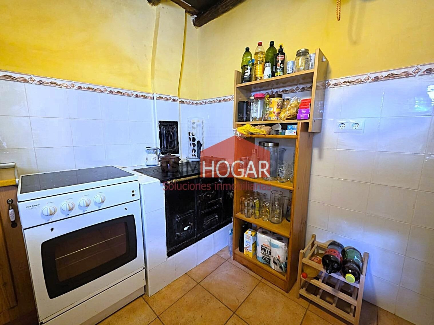 Casa de pueblo con amplio patio y planta superior rehabilita - foto 4