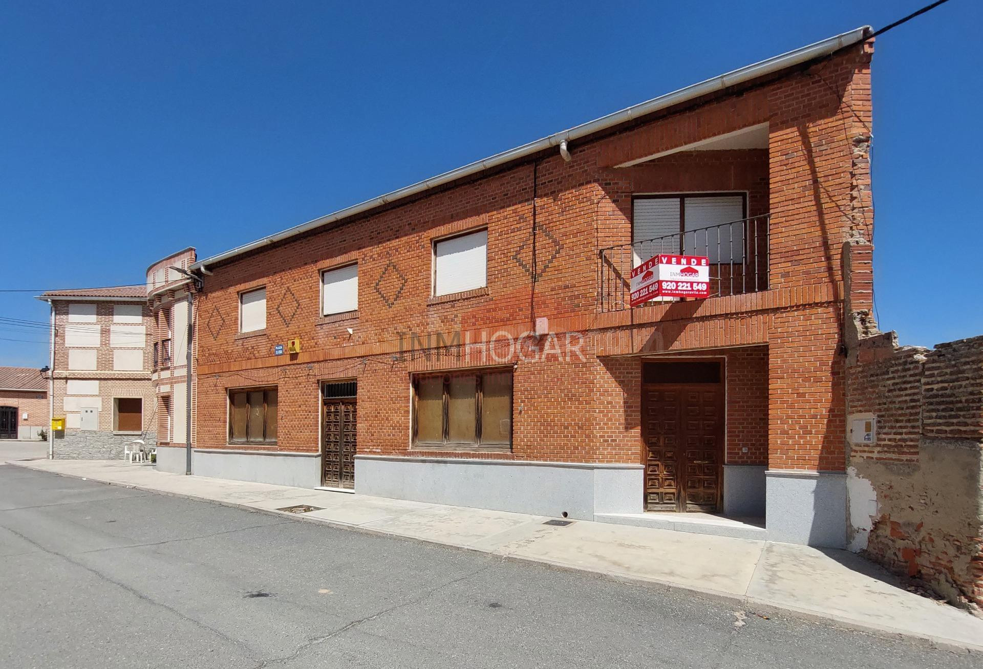 VIVIENDA CON ALMACÉN/GARAJE Y LOCAL COMERCIAL EN PALACIOS  D