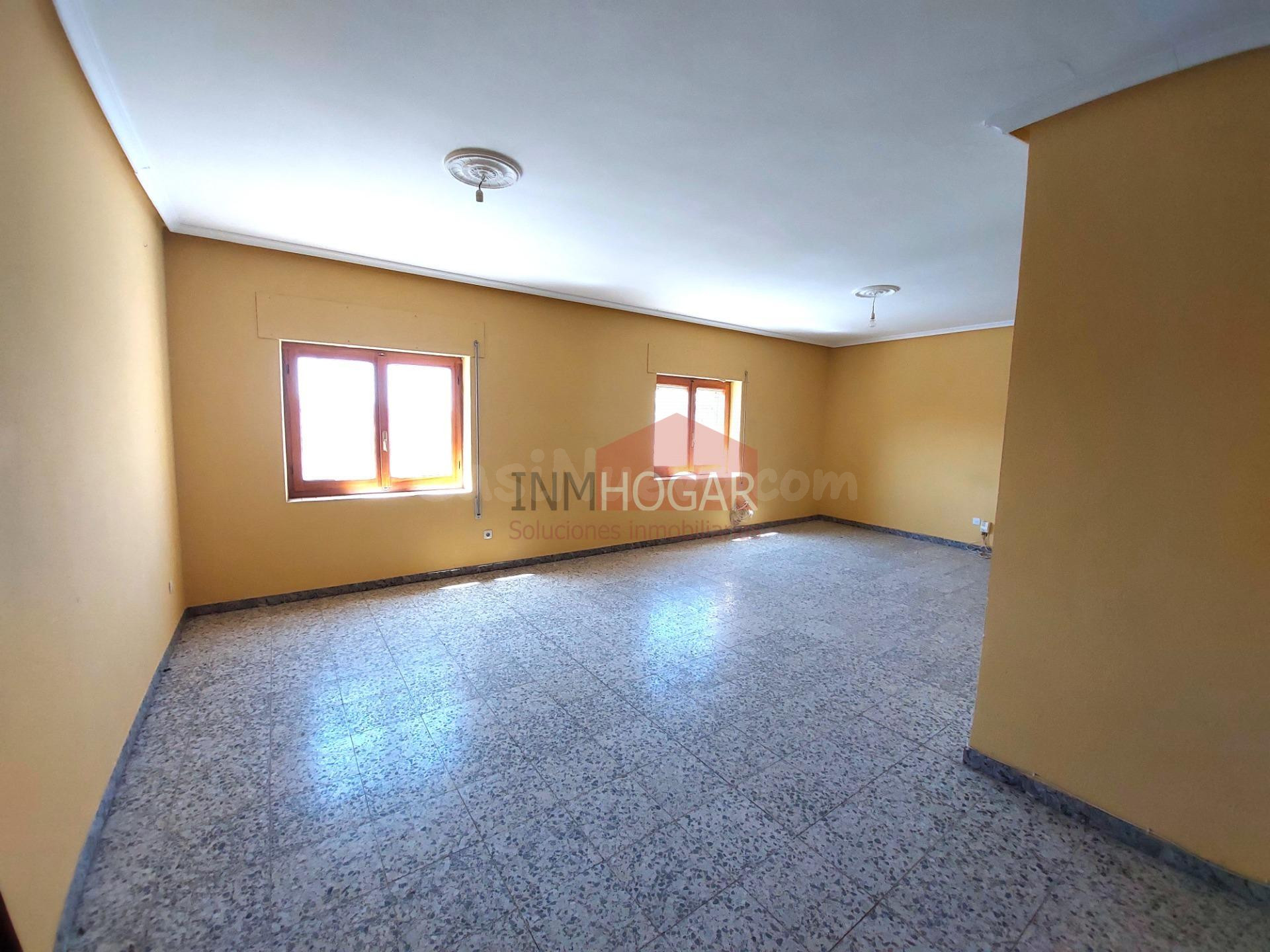 VIVIENDA CON ALMACÉN/GARAJE Y LOCAL COMERCIAL EN PALACIOS  D - foto 2