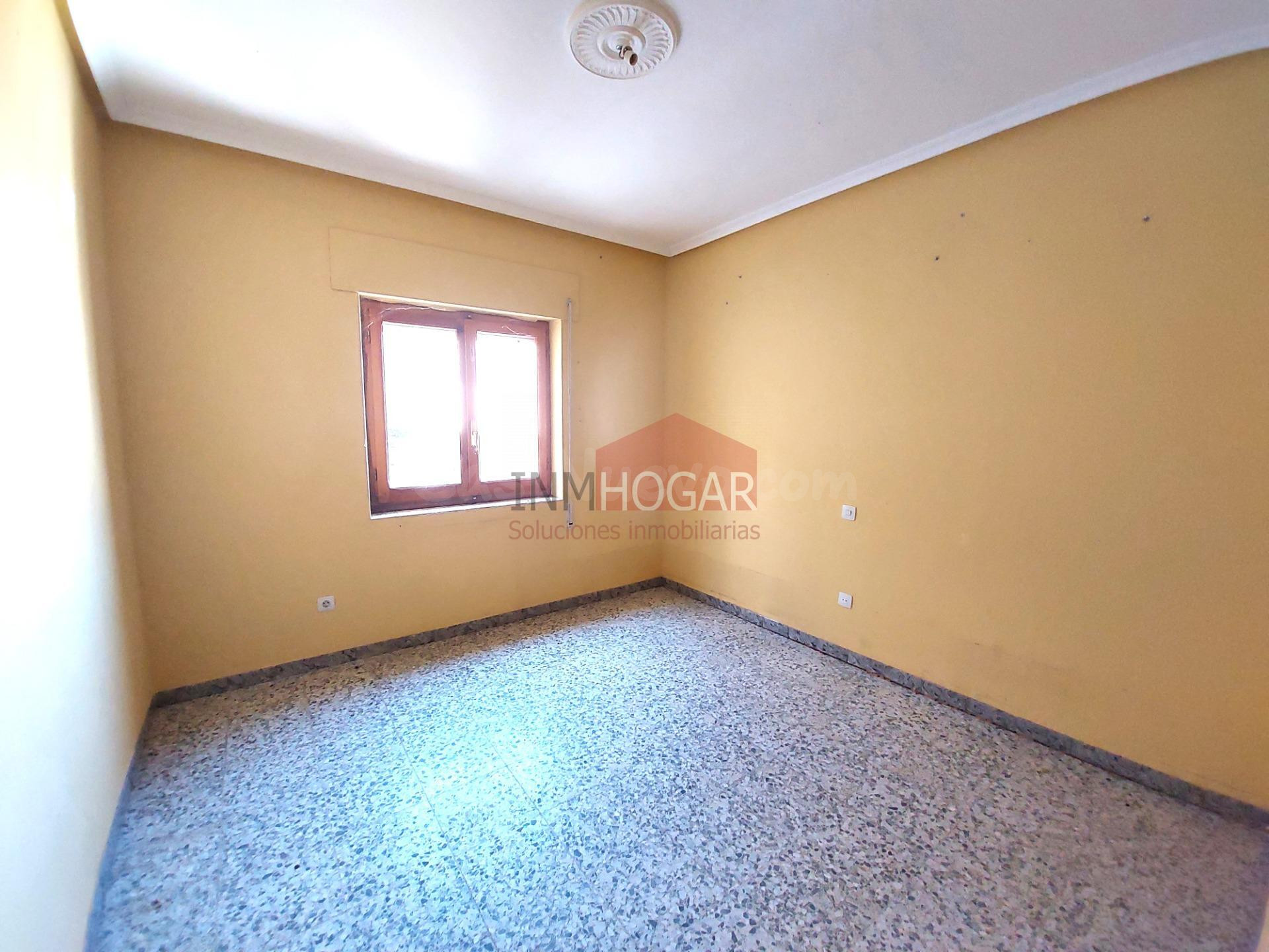 VIVIENDA CON ALMACÉN/GARAJE Y LOCAL COMERCIAL EN PALACIOS  D - foto 3