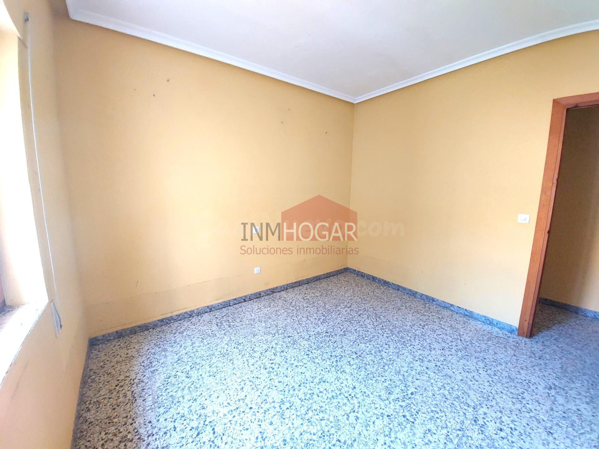 VIVIENDA CON ALMACÉN/GARAJE Y LOCAL COMERCIAL EN PALACIOS  D - foto 4