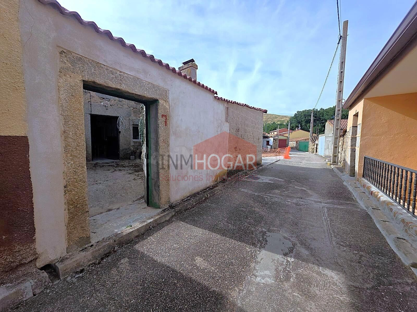 Vivienda con gran parcela, patios y amplias posibilidades en