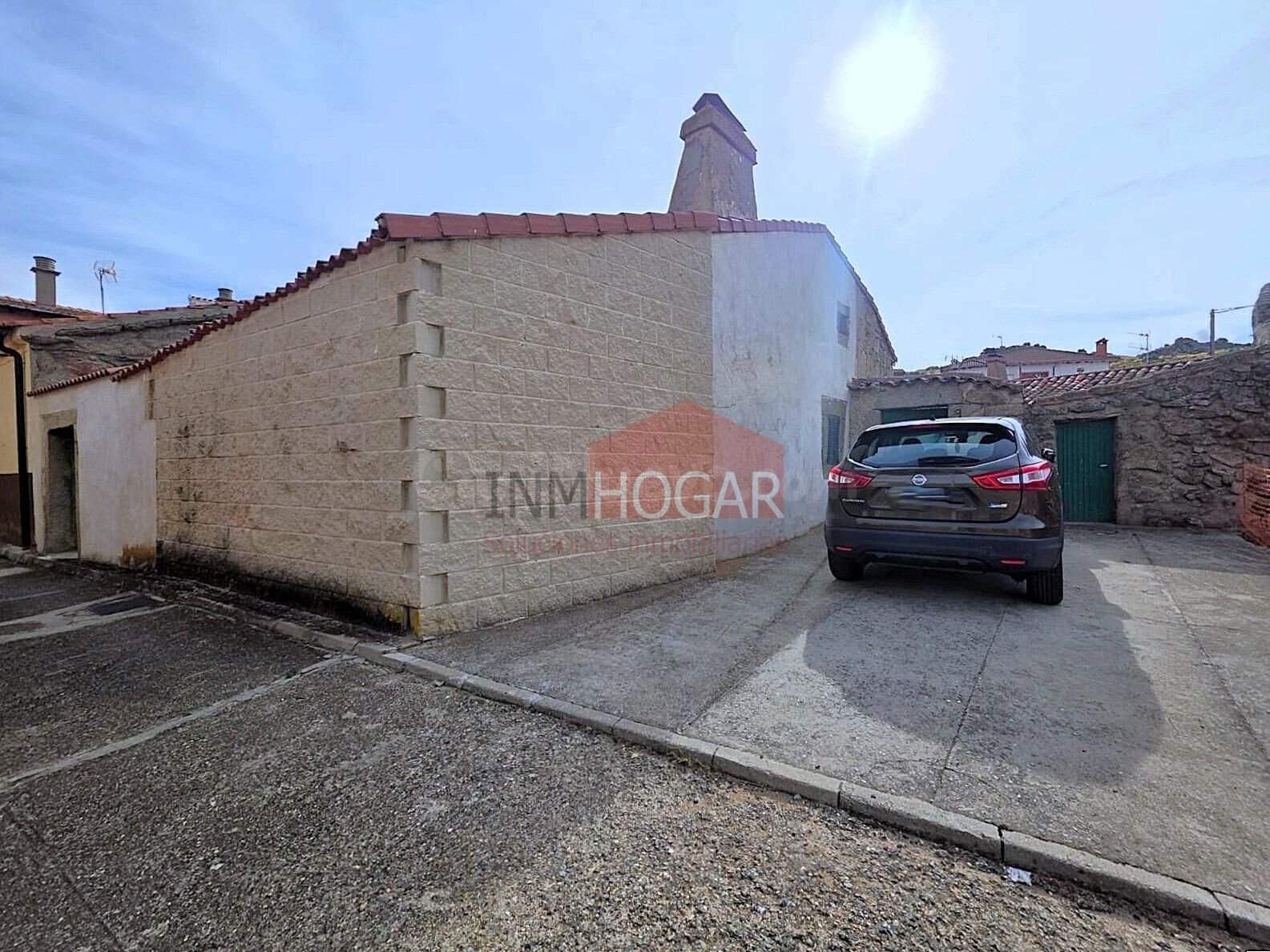 Vivienda con gran parcela, patios y amplias posibilidades en - foto 2