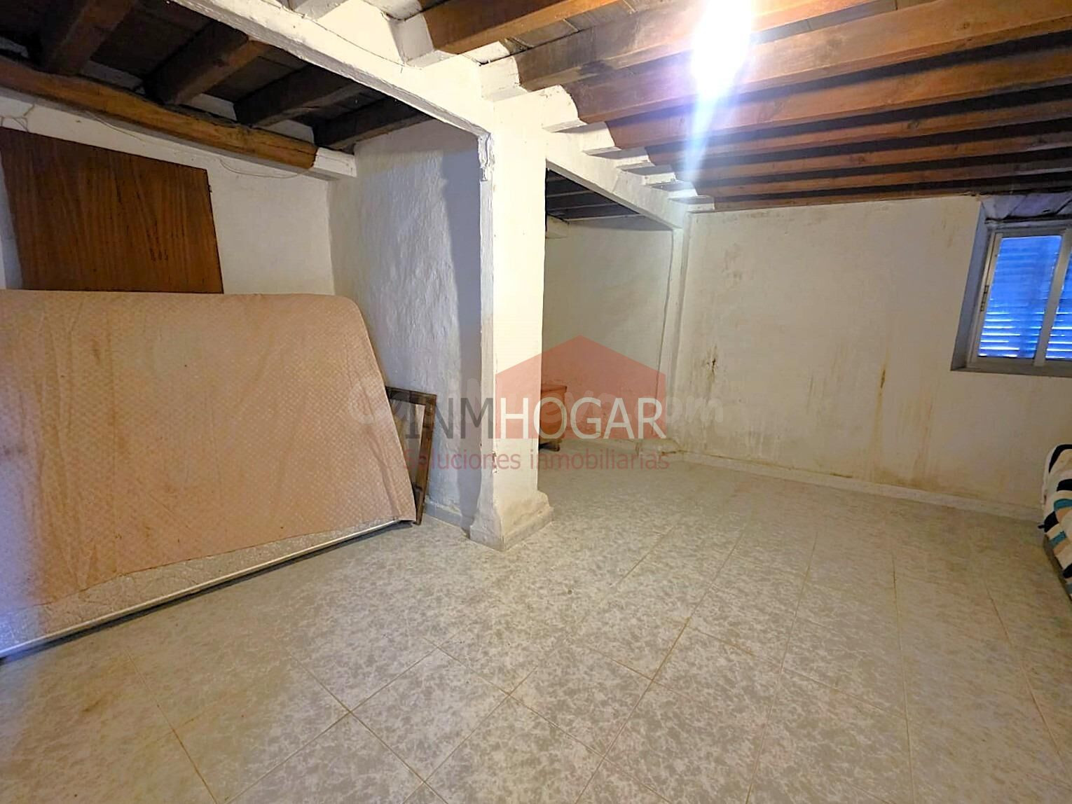 Vivienda con gran parcela, patios y amplias posibilidades en - foto 4
