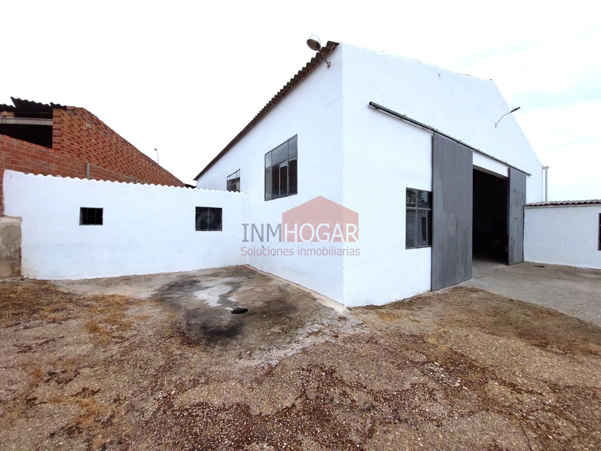 Inmhogar Ávila ALQUILA NAVE en Arévalo (frente al matadero) 
