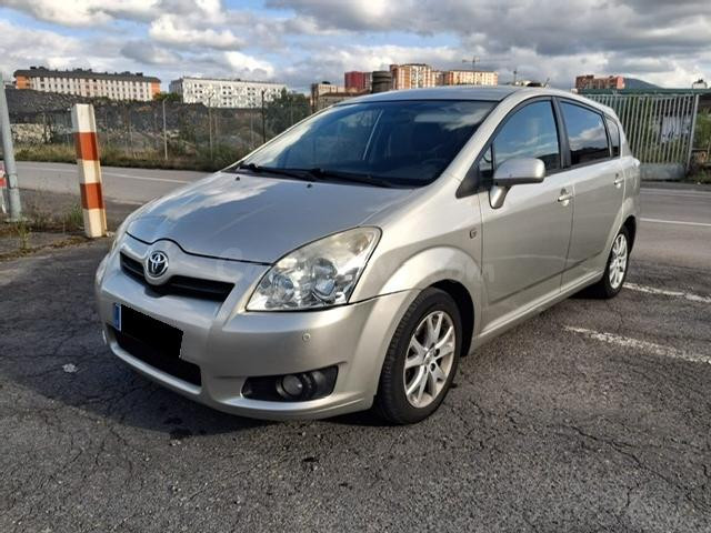 Toyota COROLLA VERSO 2.2 D4D 136 CV 7 PLAZAS - foto 2