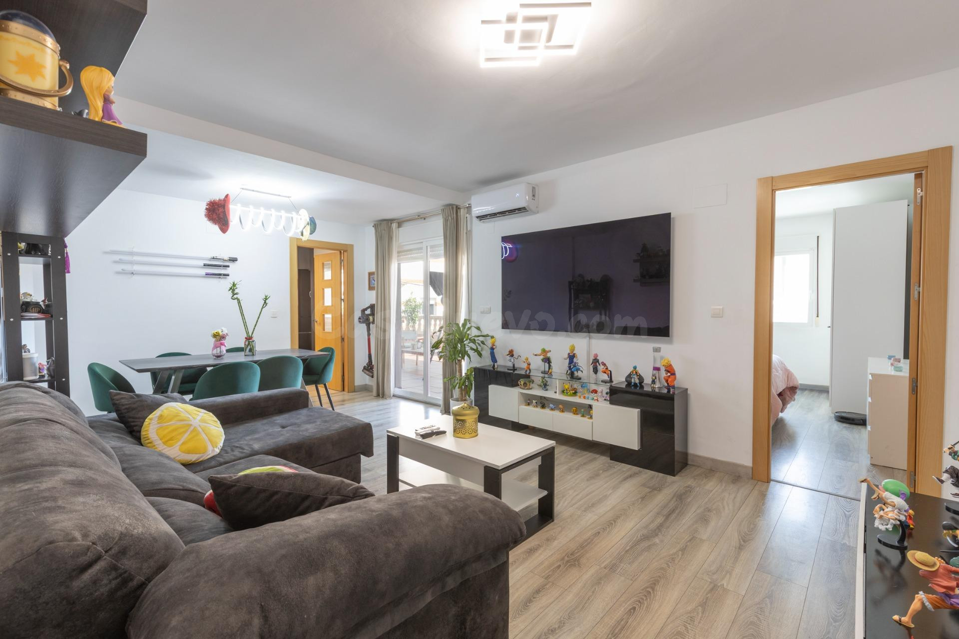 PISO CON TERRAZA DE 31 m2 Y COCHERA EN EL CENTRO DE HIJAR - foto 3