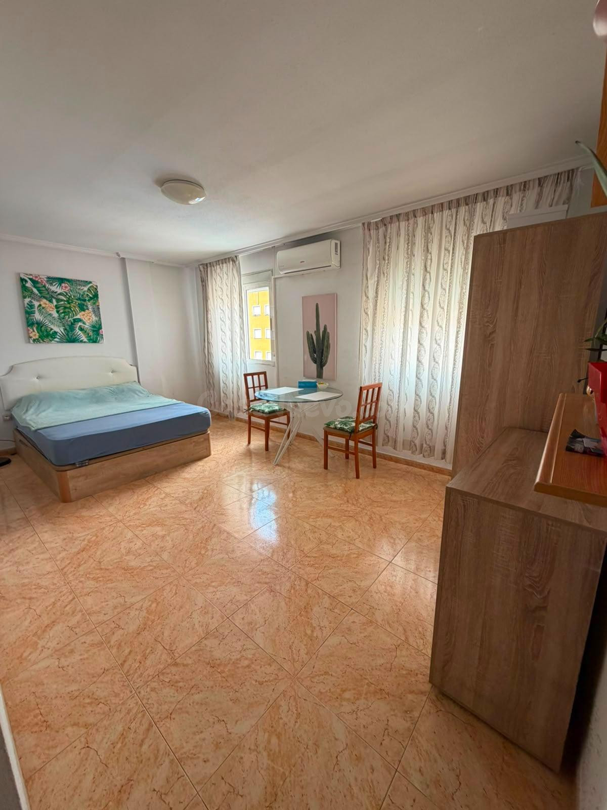 Estudio con piscina comunitaria, Alicante, Torrevieja. 1 hab - foto 2