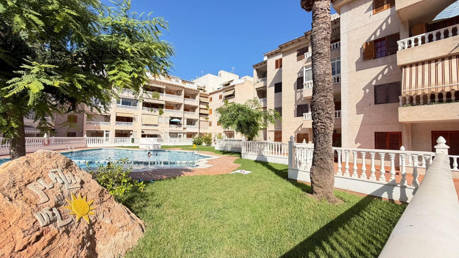 Apartamento con piscina comunitaria, Alicante, Torrevieja, P - foto 2