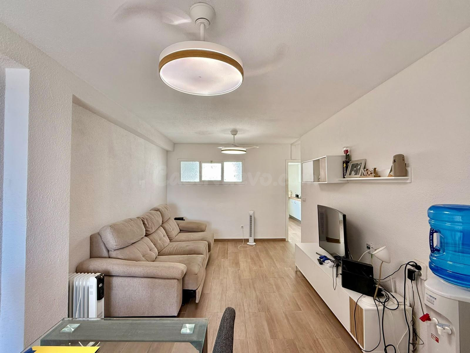 Apartamento reformado con terraza, Alicante, Torrevieja, Playa de los Locos. 3 habitaciones, 96 m2, a 10 metros del mar