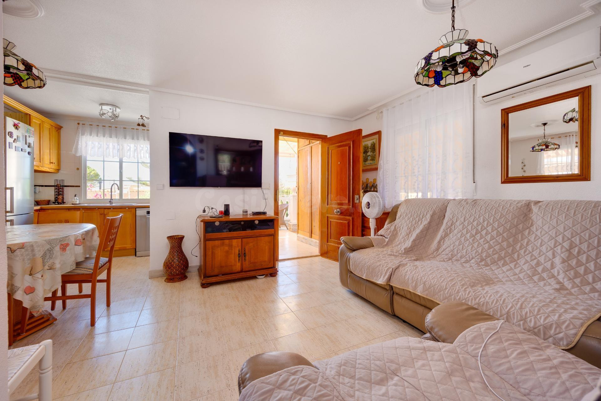 Chalet de 4 dormitorios con amplio jardín en Torreblanca - foto 2