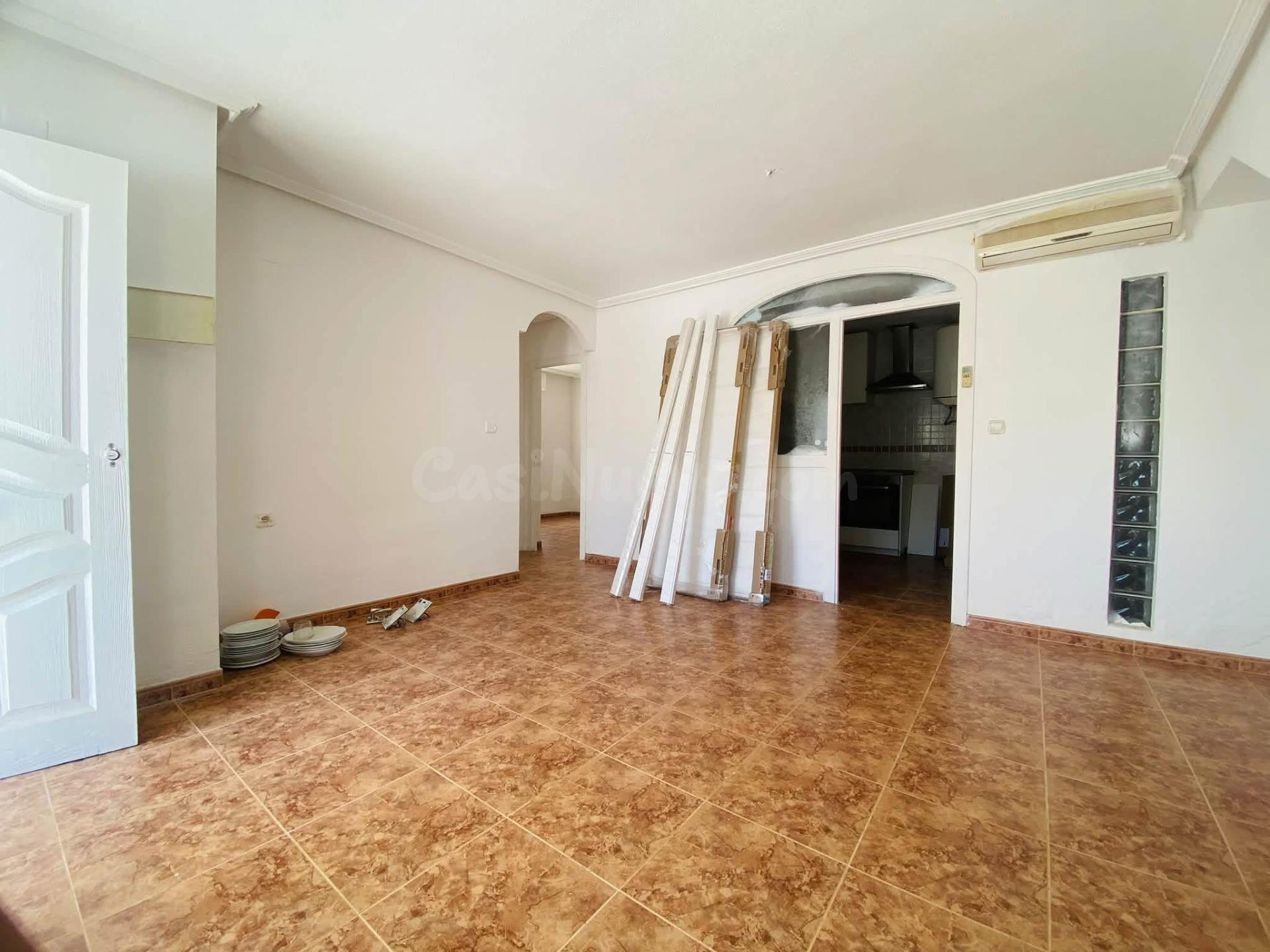 Villa con piscina comunitaria, Alicante, Torrevieja, Los Balcones. 3 habitaciones, 85 m2, 1,8 kilómetros del mar