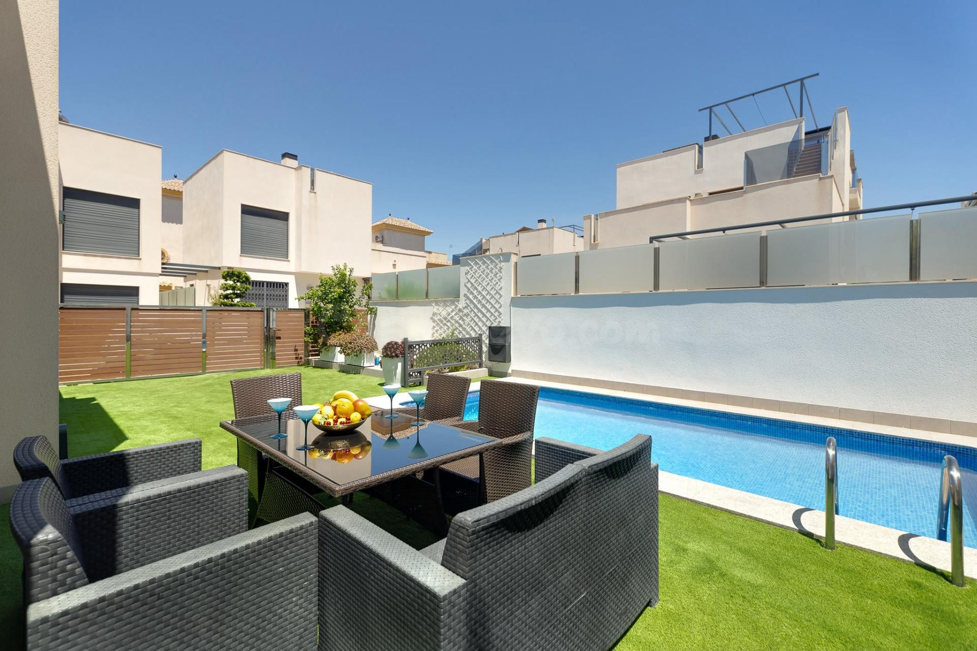 Villa con piscina privada, Alicante, Torrevieja. 5 dormitori - foto 2