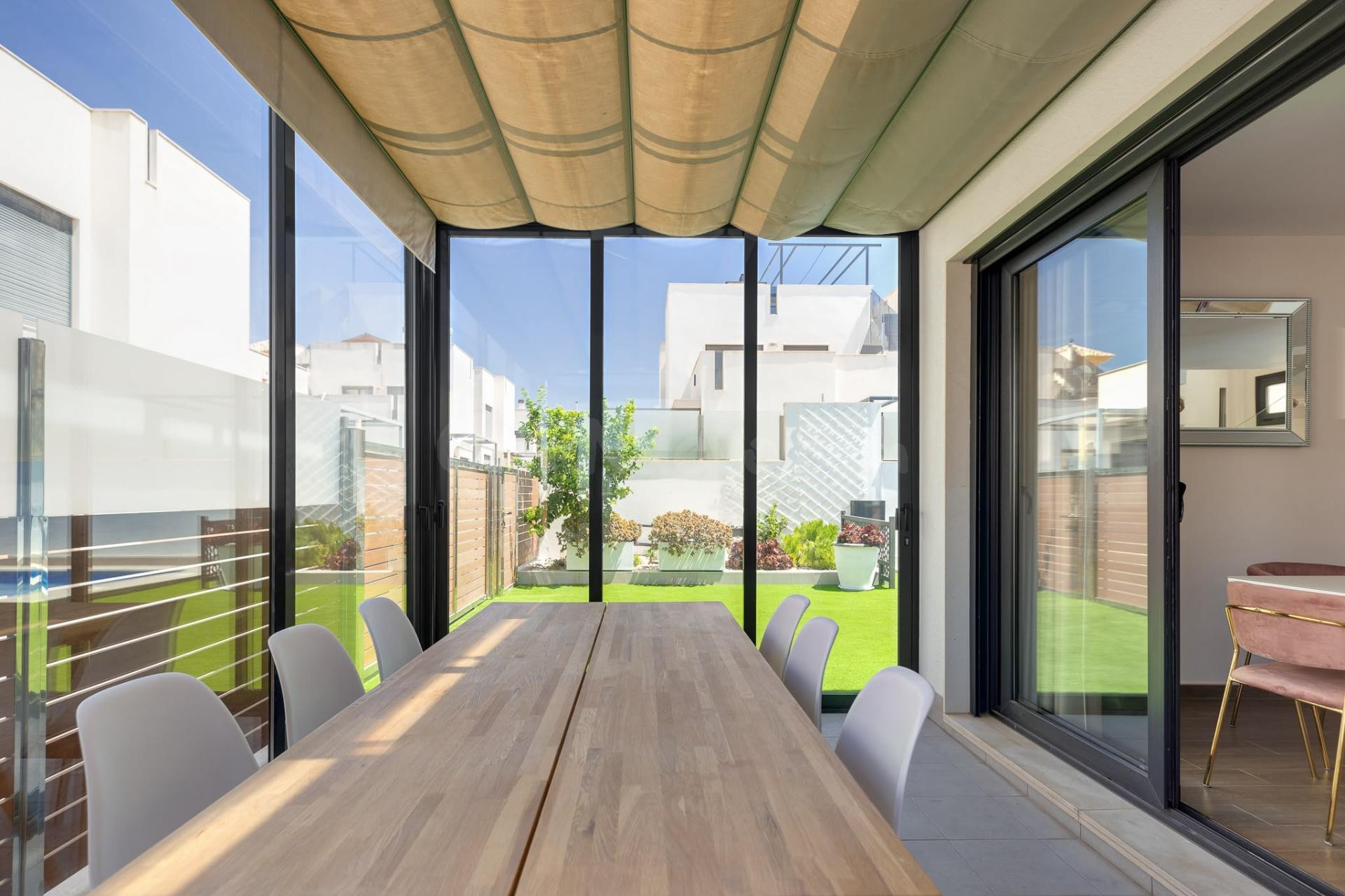Villa con piscina privada, Alicante, Torrevieja. 5 dormitori - foto 3