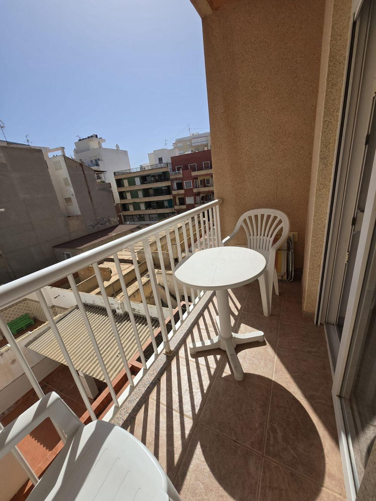 Apartamento con terraza, Alicante, Torrevieja, Playa del Cur - foto 2