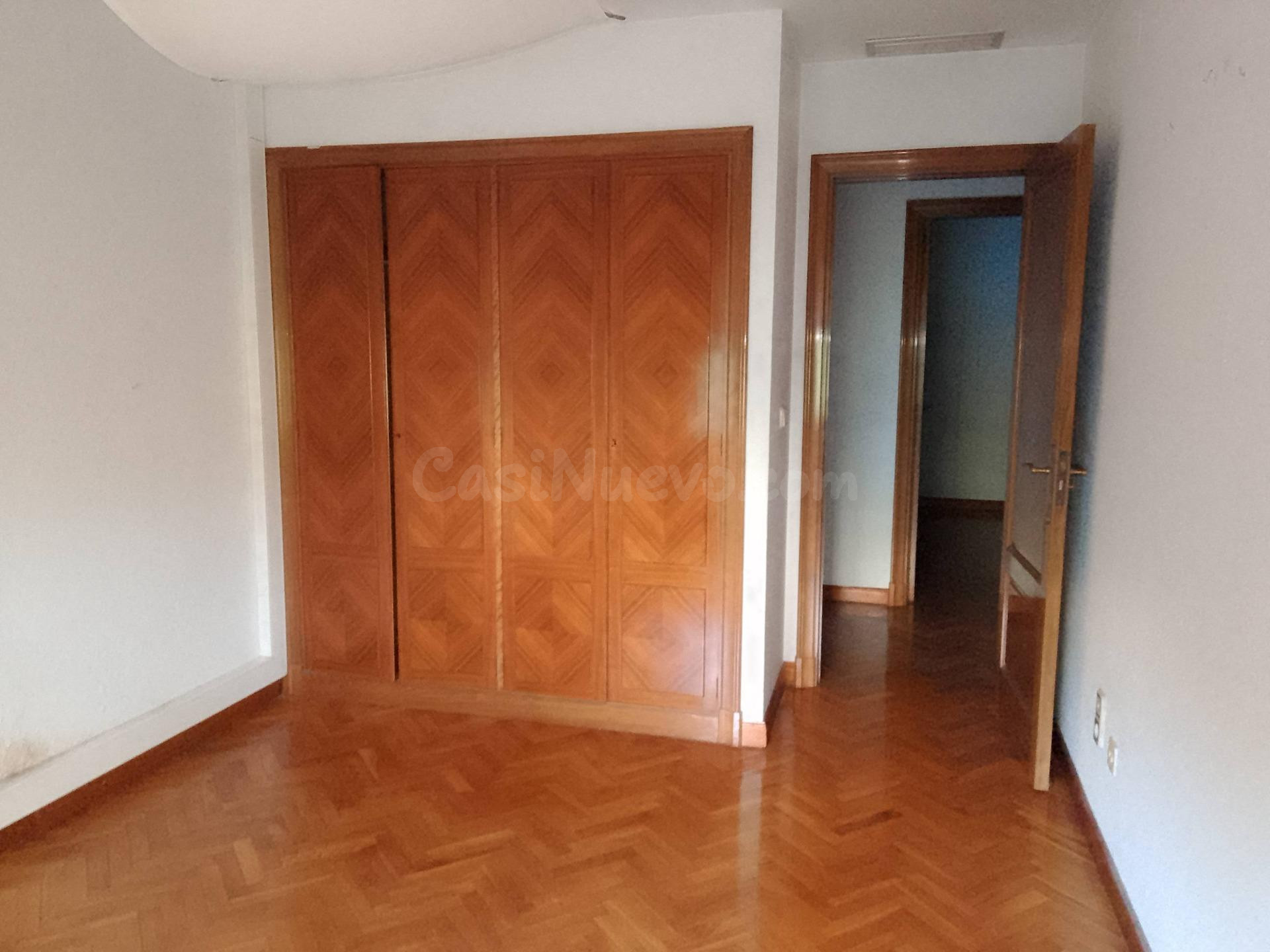 CHALET INDEPENDIENTE EN URB. MAITENA (VENTA OLIVAR). INCLUIDO EN PROCESO DE VENTA FLASH. PVP SALIDA 900.000 € - foto 2